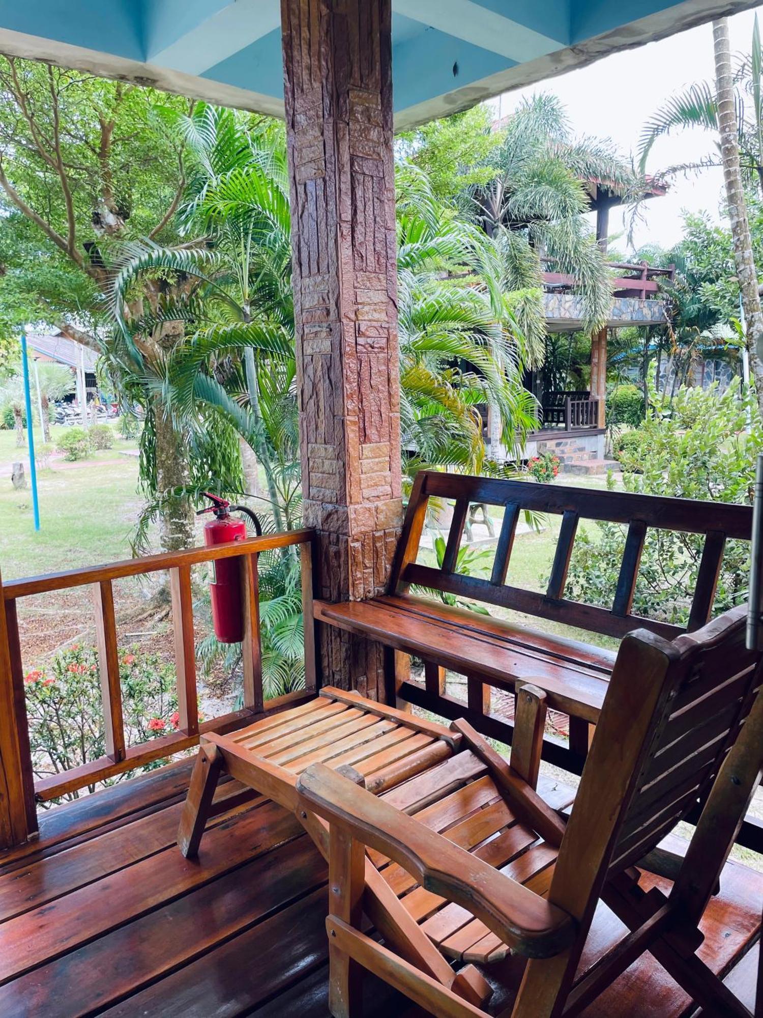 Markhouse Bungalow Ko Kut ภายนอก รูปภาพ