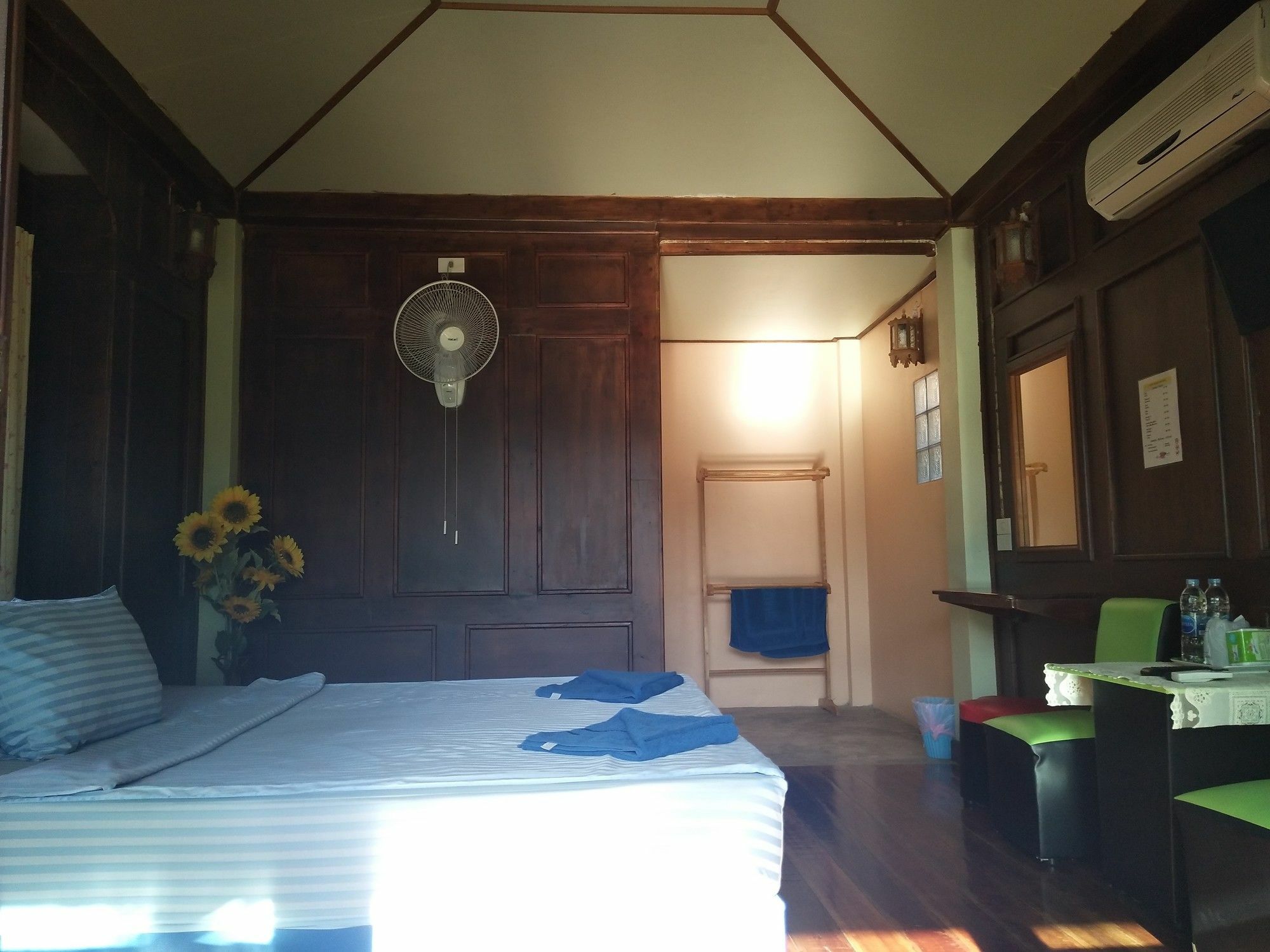 Markhouse Bungalow Ko Kut ภายนอก รูปภาพ
